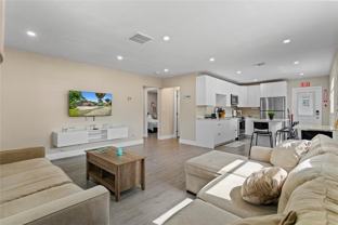 827 Sw 29th St #1-2 - Photo 1 of 1