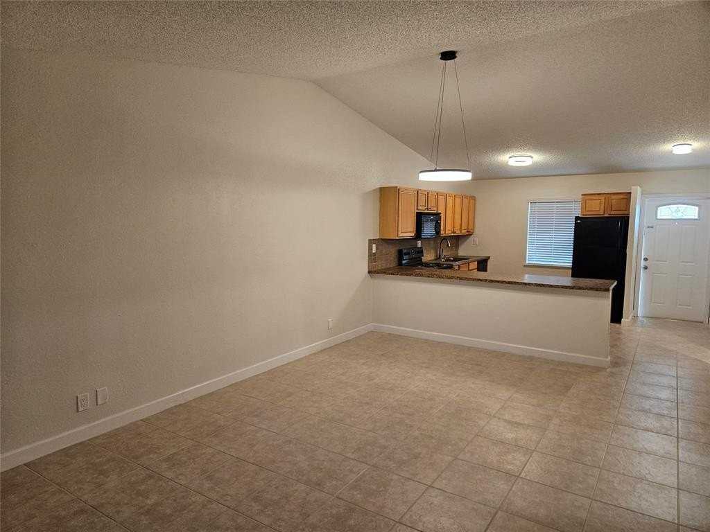 4729 Nw 4th Ter - Photo 5 of 26