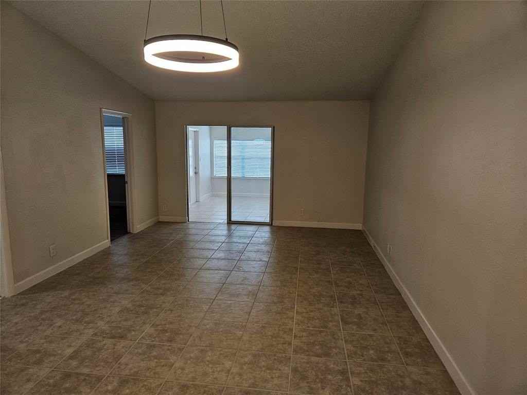 4729 Nw 4th Ter - Photo 6 of 26