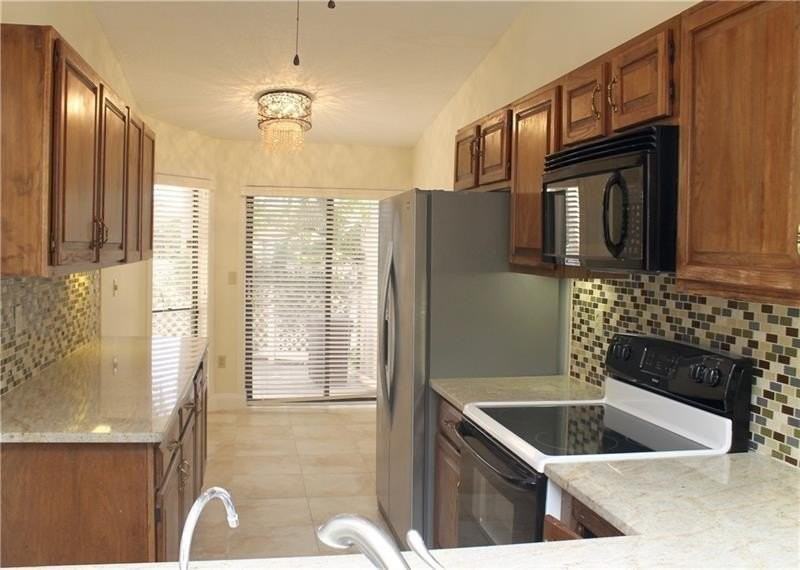 6722 Canary Palm Cir - Photo 4 of 25