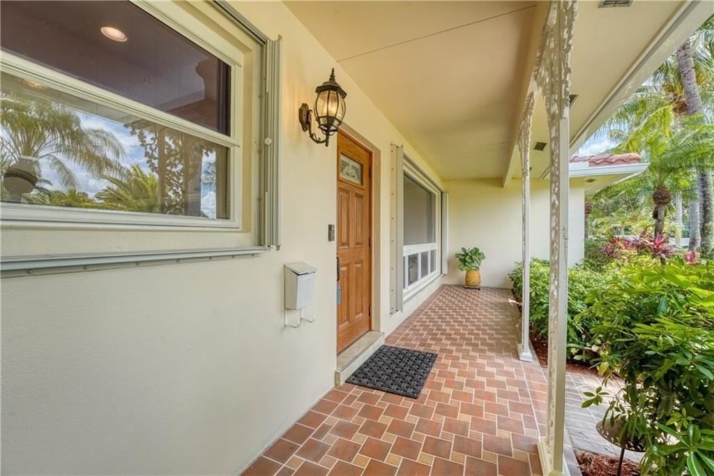 2000 Admirals Way - Photo 4 of 50