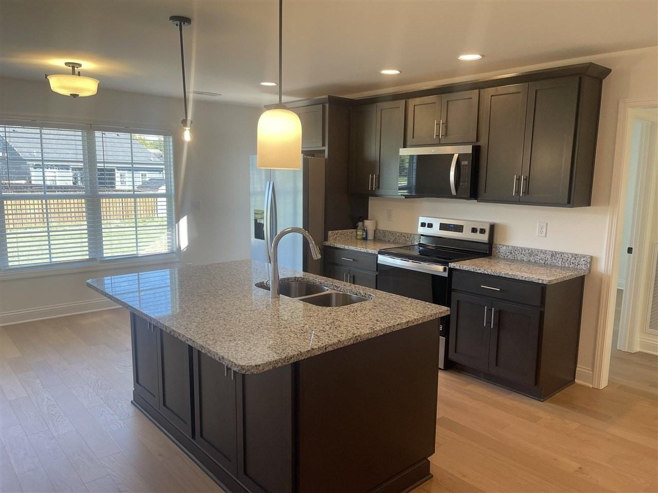 717 Shelldrake Ln - Photo 4 of 9