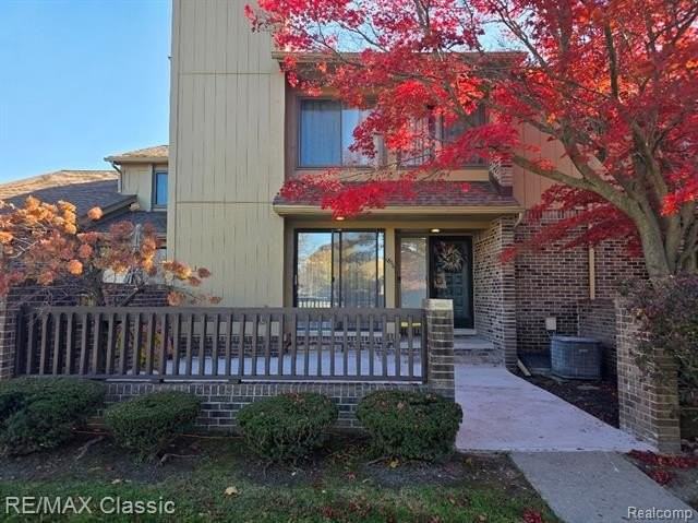 1806 S Hill Blvd - Photo 2 of 32