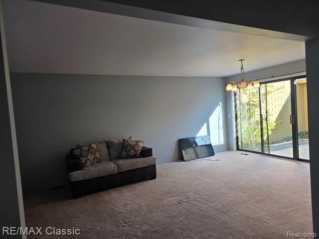 1806 S Hill Blvd - Photo 7 of 32