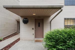 featured image of 4921 Oak Hill Dr