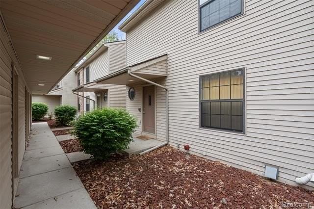 4921 Oak Hill Dr - Photo 2 of 25