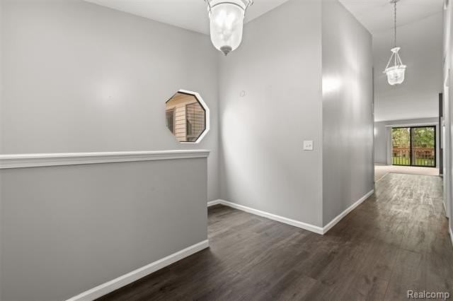 4921 Oak Hill Dr - Photo 4 of 25