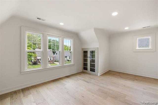 310 E Harry Ave - Photo 5 of 21