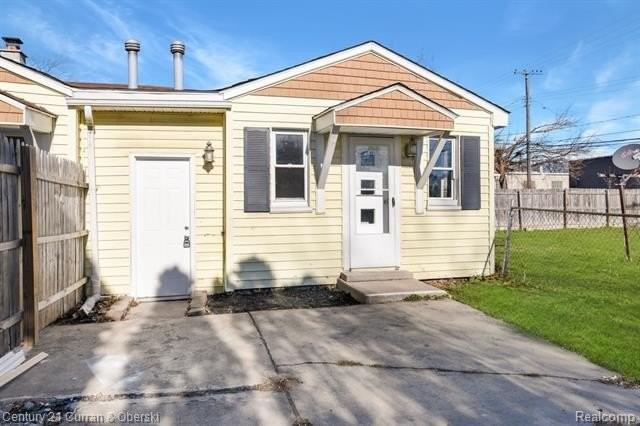 23720 Melville Ave - Photo 4 of 28