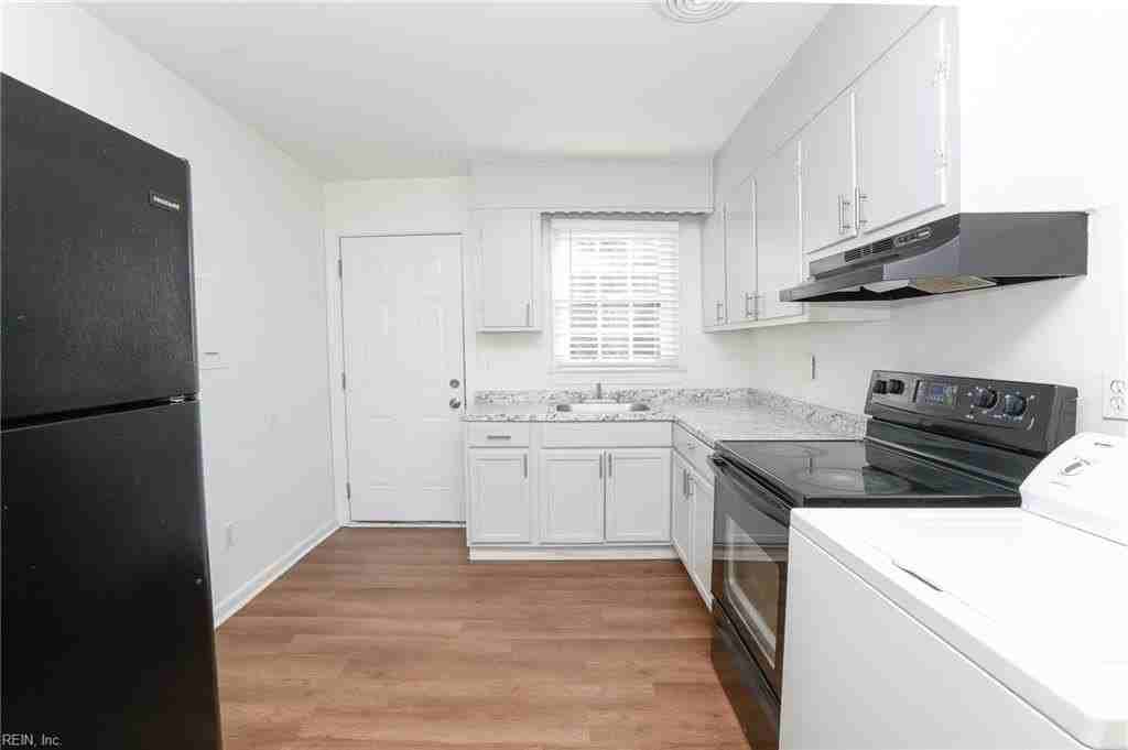 2127 Chesapeake Dr #4A - Photo 4 of 12