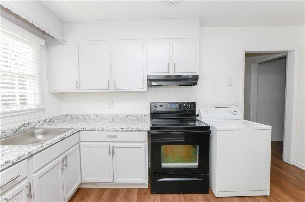 2127 Chesapeake Dr #4A - Photo 5 of 12