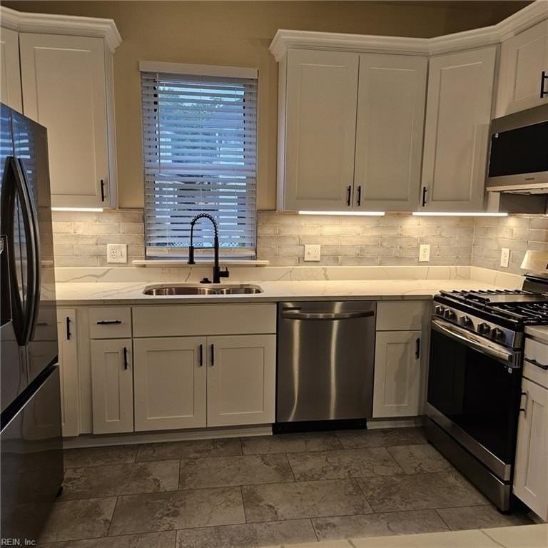 501 W 38th St - Photo 2 of 30