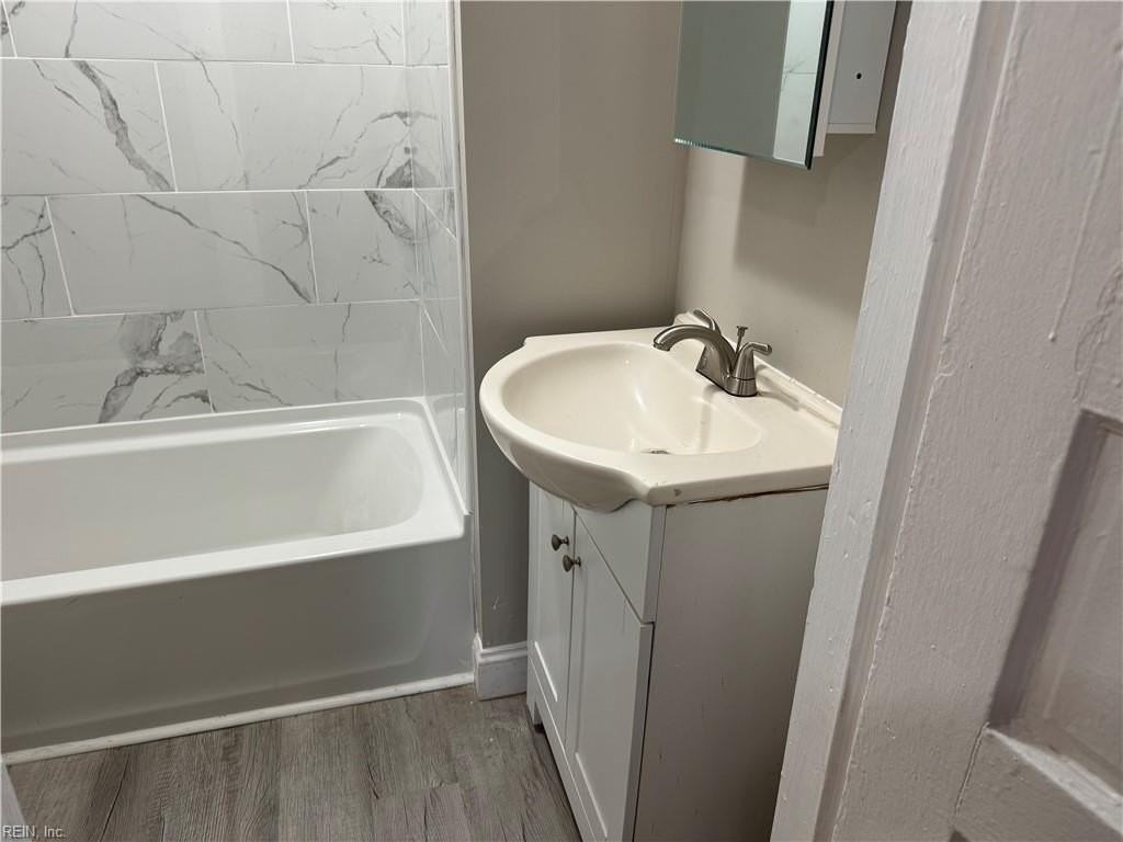 1033 32nd St - Photo 5 of 13