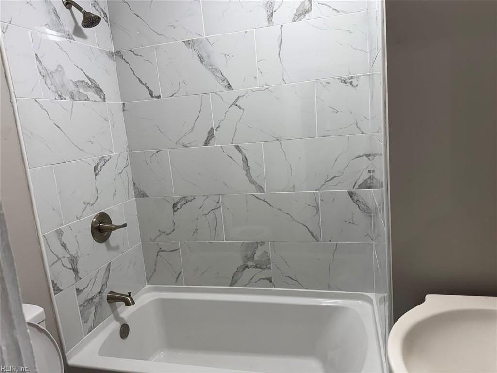 1033 32nd St - Photo 6 of 13