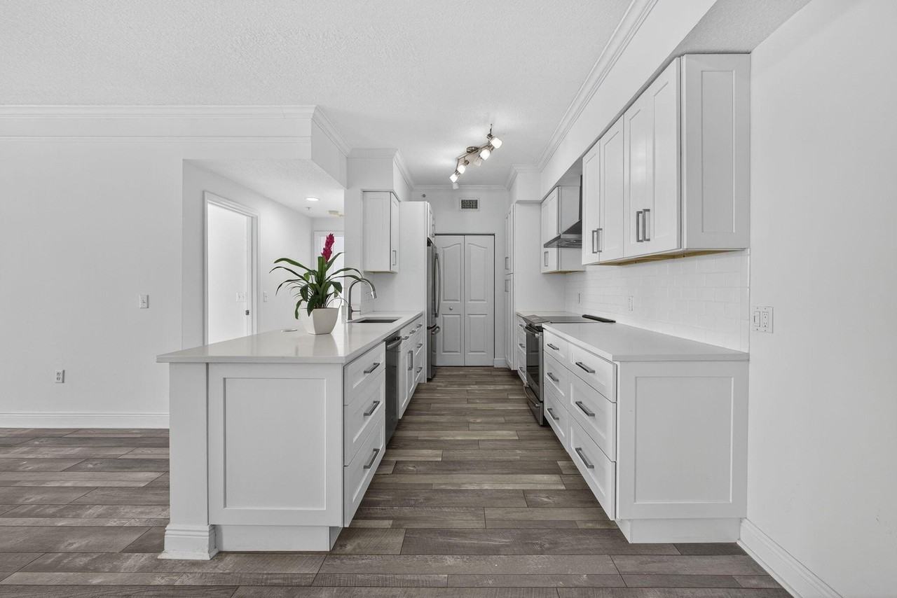 5301 Myrtlewood Cir E - Photo 3 of 50