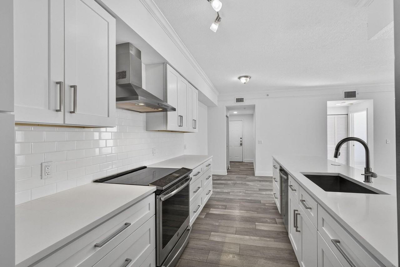 5301 Myrtlewood Cir E - Photo 6 of 50