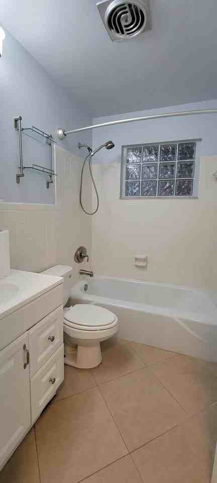 2272 Ne Tropical Way - Photo 6 of 10