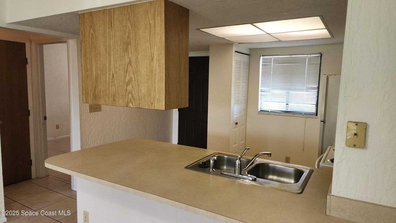 1708 University Lane #508 - Photo 3 of 16