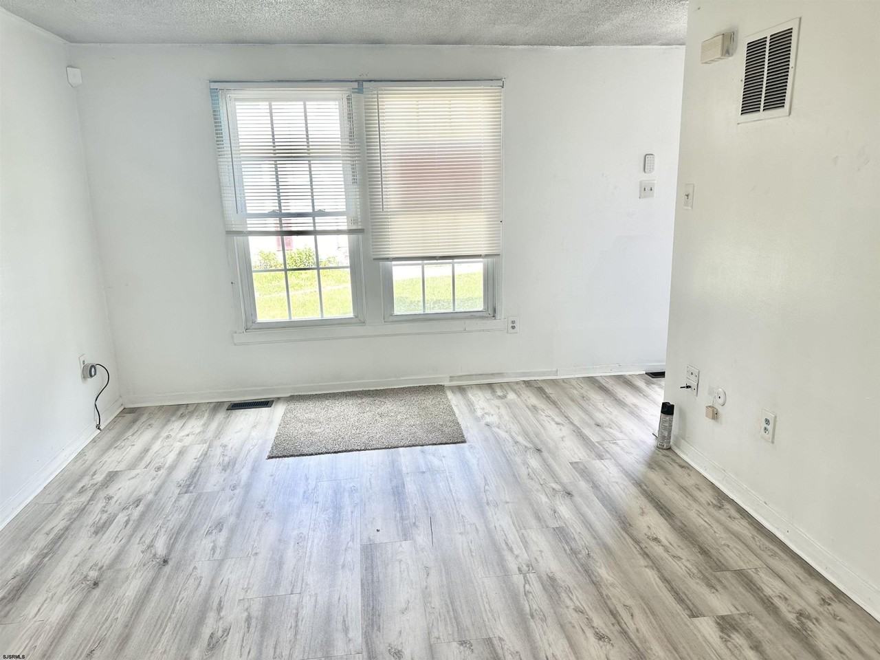 6 Theresa Ct - Photo 2 of 9