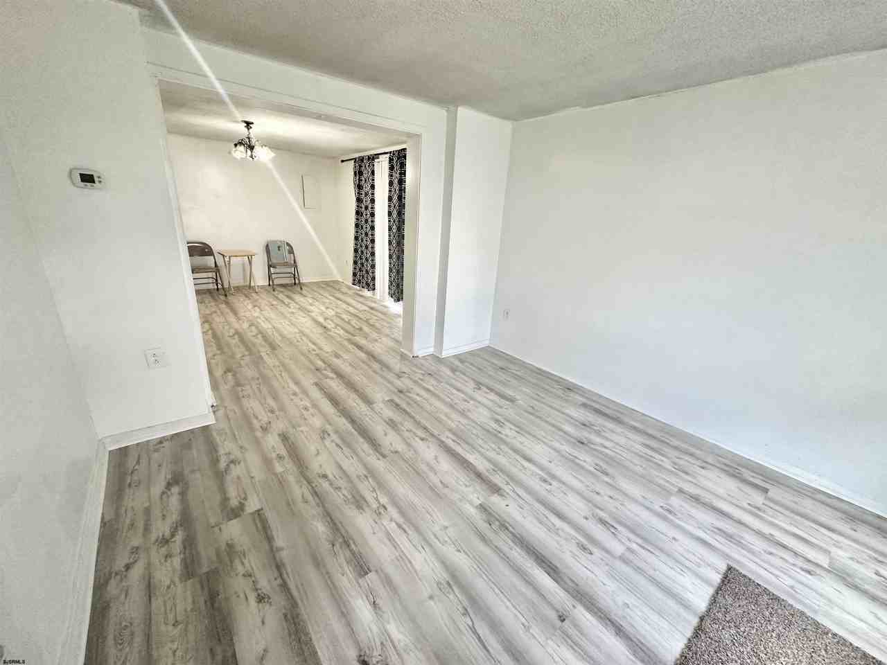 6 Theresa Ct - Photo 3 of 9