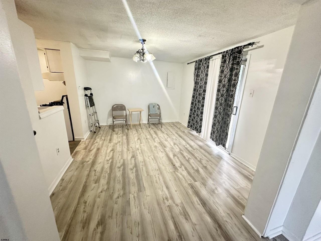 6 Theresa Ct - Photo 4 of 9