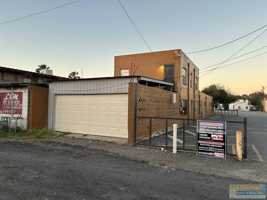 featured image of 938 E Adams St