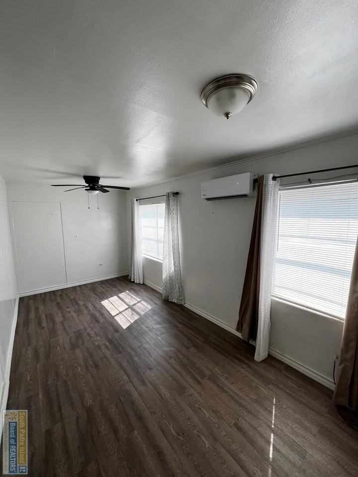 938 E Adams St - Photo 3 of 6