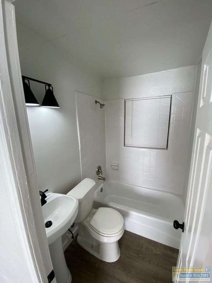 938 E Adams St - Photo 6 of 6