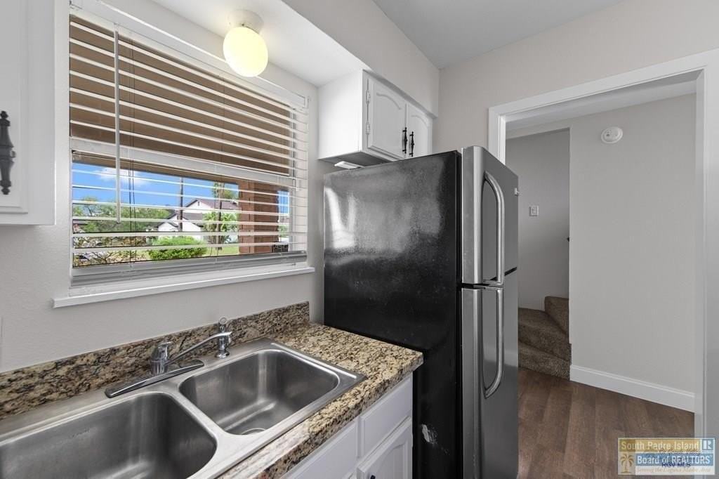 805 Continental Dr - Photo 3 of 13