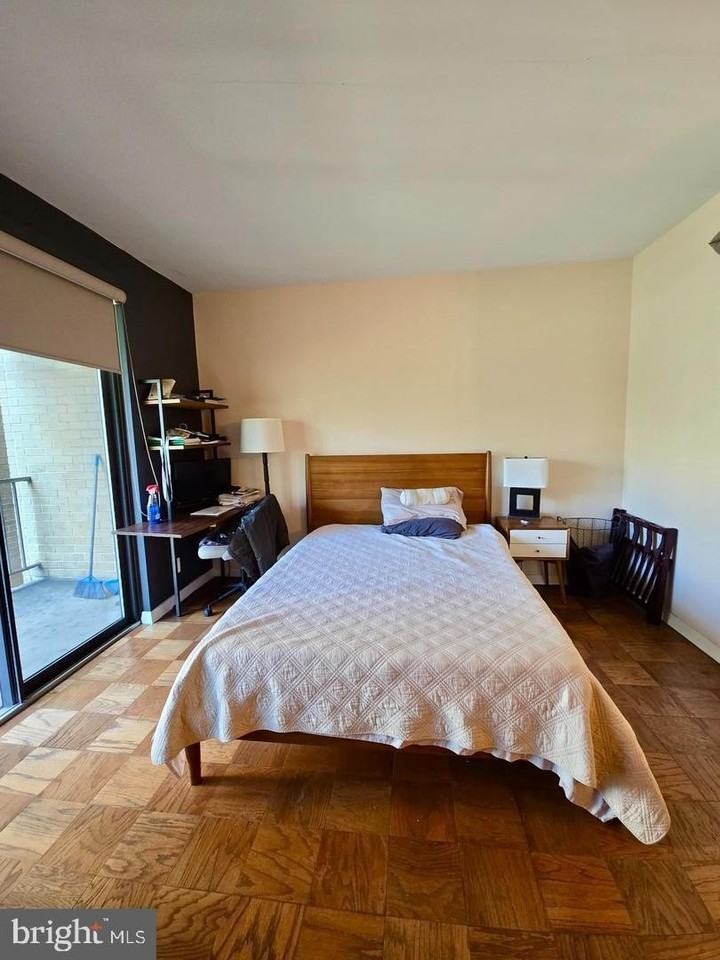 2201 L Street Northwest #820 - Photo 3 of 7