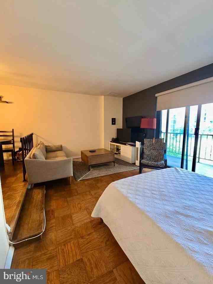 2201 L Street Northwest #820 - Photo 4 of 7