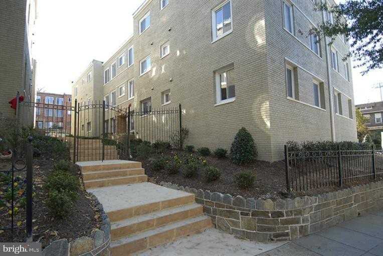 1901 Lincoln Rd Ne Apt 303 #303 - Photo 2 of 15