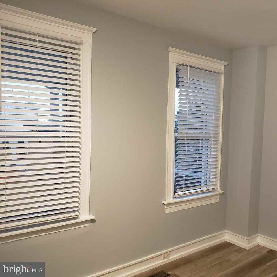 4704 Kernwood Ave - Photo 5 of 50