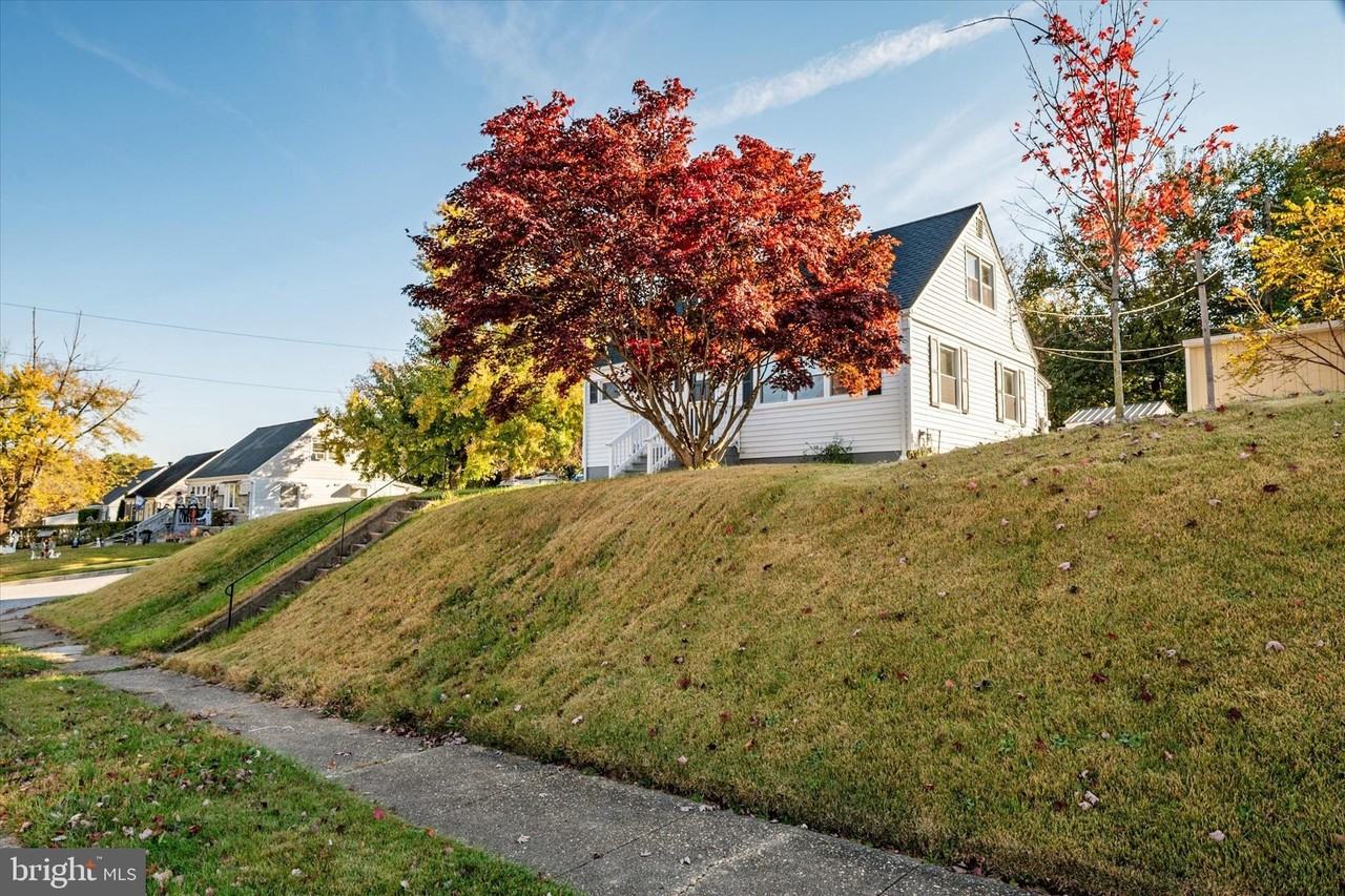 741 Silver Creek Rd - Photo 2 of 34