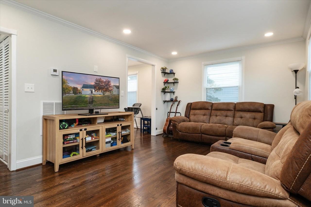 741 Silver Creek Rd - Photo 6 of 34