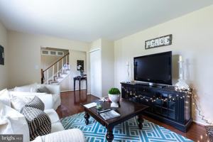 featured image of 2527 Lindley Ter