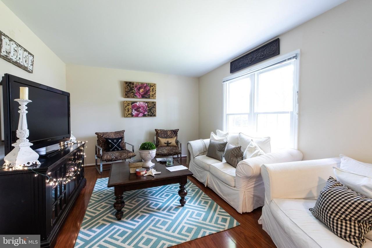 2527 Lindley Ter - Photo 4 of 31