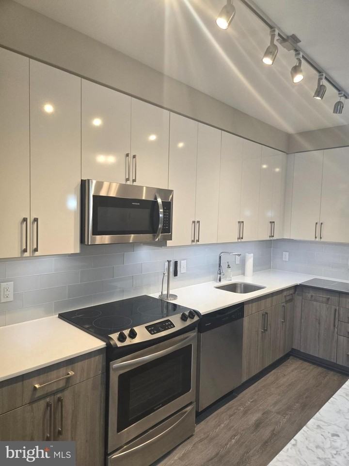 145 Riverhaven Dr #533 - Photo 3 of 19