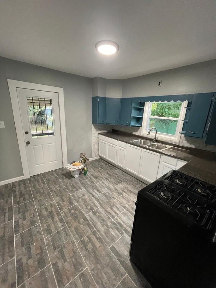 260 Stevens Ave - Photo 2 of 14