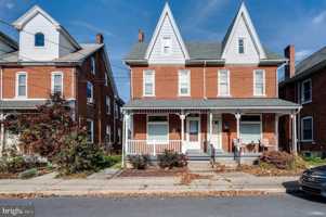 featured image of 121 W Arch St