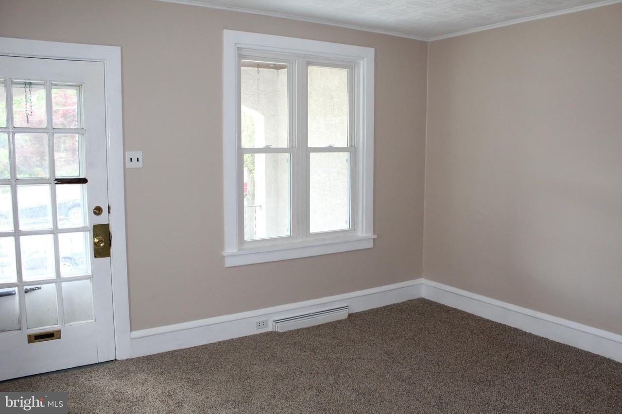 23 W 2nd St - Photo 6 of 31