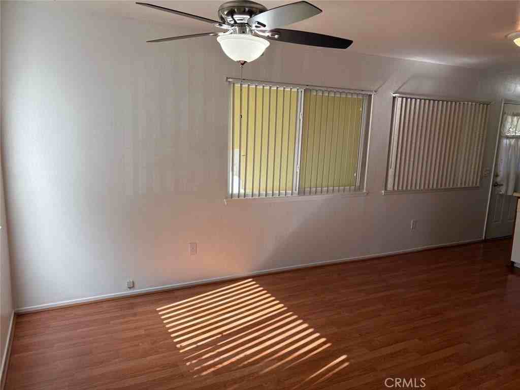 1529 Cambridge Avenue - Photo 4 of 13