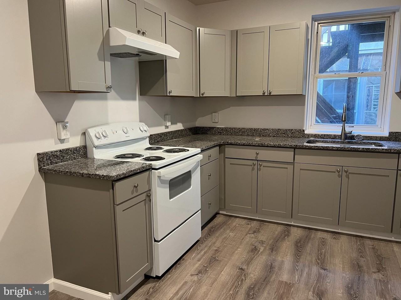 232 Center St Unit 1 #1 - Photo 3 of 7