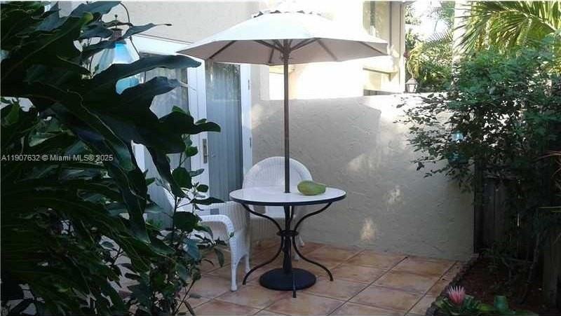 11339 Southwest 71st Street - Photo 2 of 28