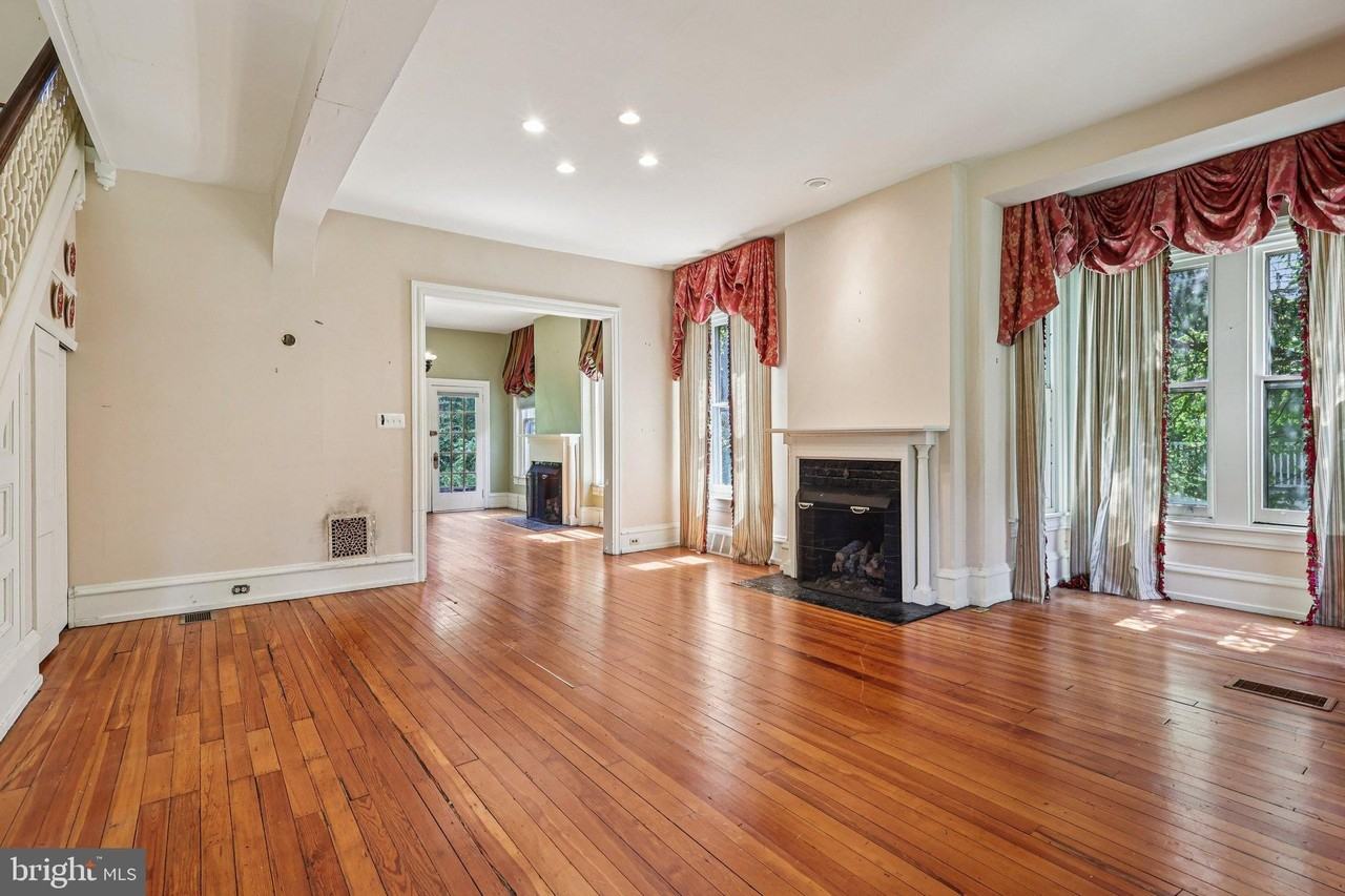 1420 Pennsylvania Avenue - Photo 4 of 39