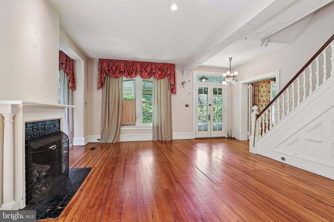 1420 Pennsylvania Avenue - Photo 5 of 39