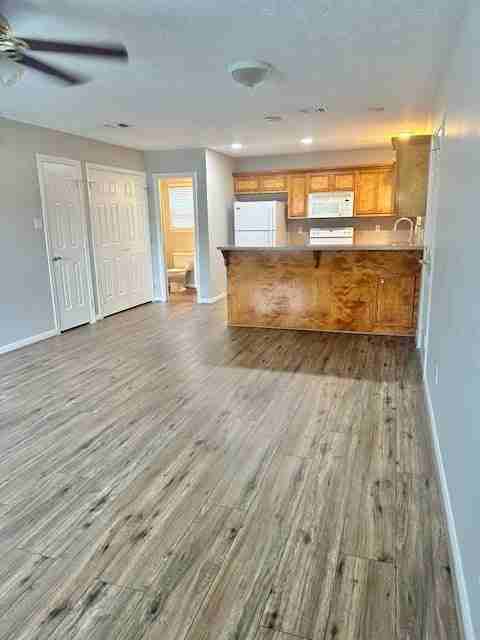 404 Peach St - Photo 5 of 15