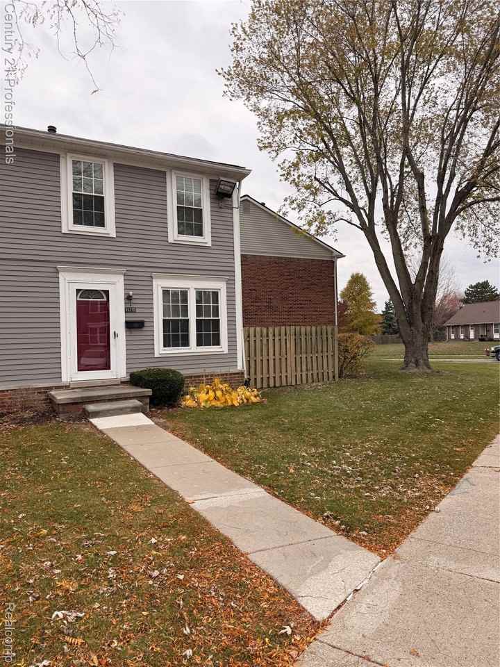 36310 Park Place Dr - Photo 2 of 14