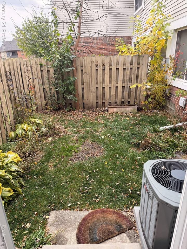 36310 Park Place Dr - Photo 3 of 14