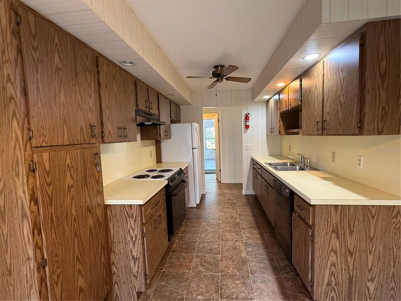 9231 Southwest 197th Circle - Photo 5 of 12